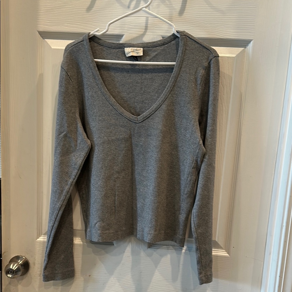 Target Gray V-Neck Long Sleeve Top NWOT